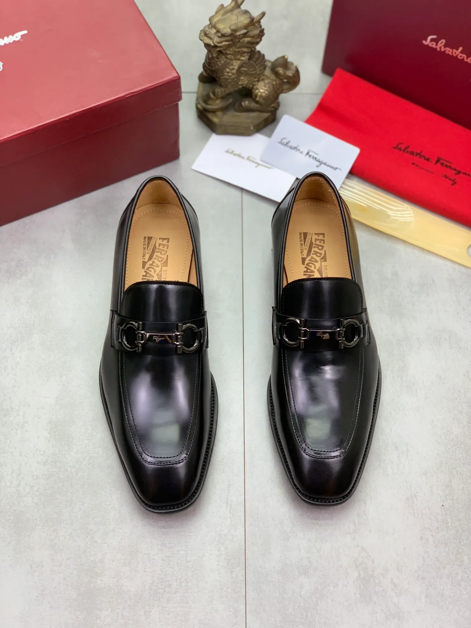 Men's men's shoes💰P460💰[New model]🆘 Water-dyed cow lining [Ferragamo] Ferragamo's latest men's over-the-foot business leather shoes🇨🇳Official website original 1:1 molding💯The first layer is made of Italian imported calfskin➕Luxurious genuine cowhide lining, soft and comfortable🌴High-end atmosphere, the first choice for high-grade men🍍38-45 Black Brown🉑️Select